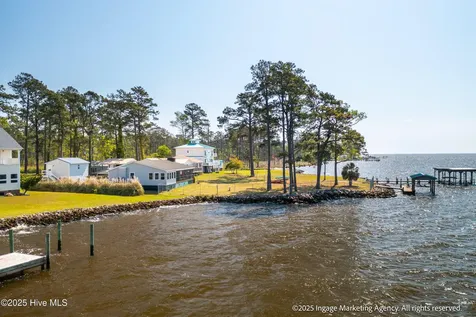283 Chambers Point Road Belhaven NC 27810