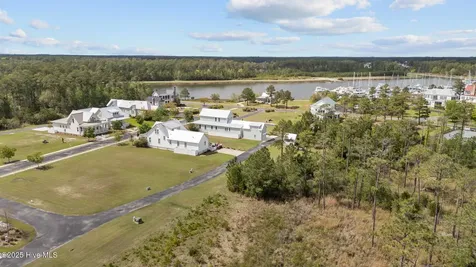 81 Boathouse Road Oriental NC 28571