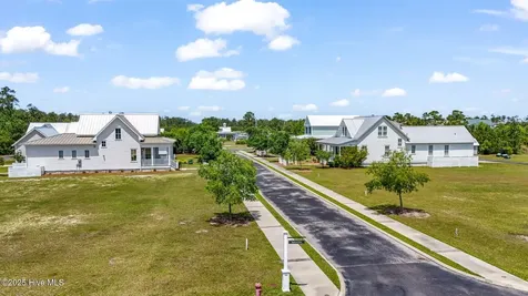 81 Boathouse Road Oriental NC 28571