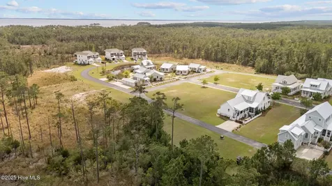 81 Boathouse Road Oriental NC 28571
