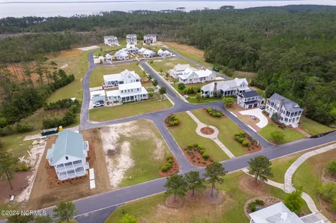 81 Boathouse Road Oriental NC 28571