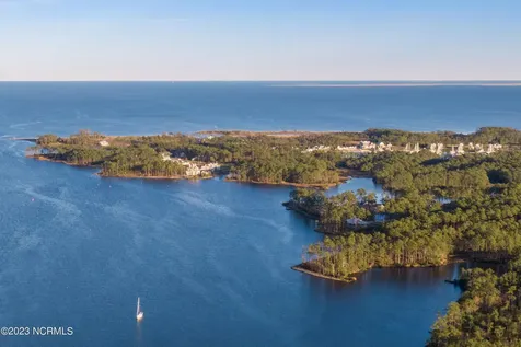 81 Boathouse Road Oriental NC 28571