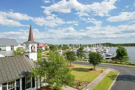 81 Boathouse Road Oriental NC 28571