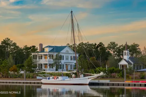 81 Boathouse Road Oriental NC 28571