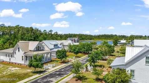81 Boathouse Road Oriental NC 28571