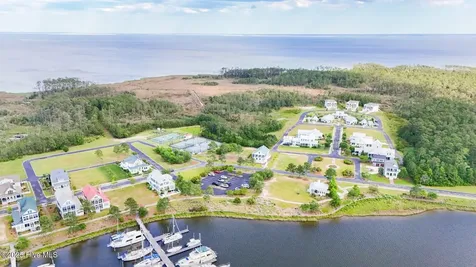 81 Boathouse Road Oriental NC 28571