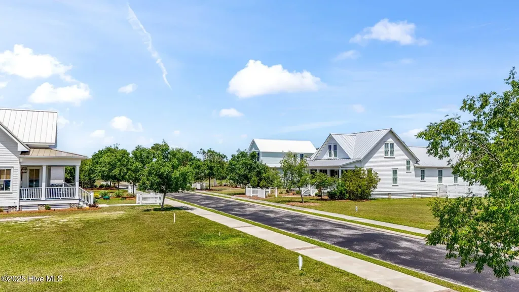 98 Boathouse Road Oriental NC 28571