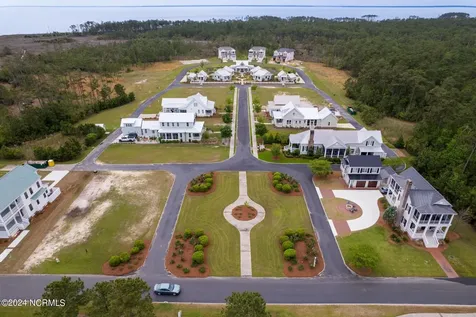 98 Boathouse Road Oriental NC 28571