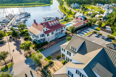 98 Boathouse Road Oriental NC 28571