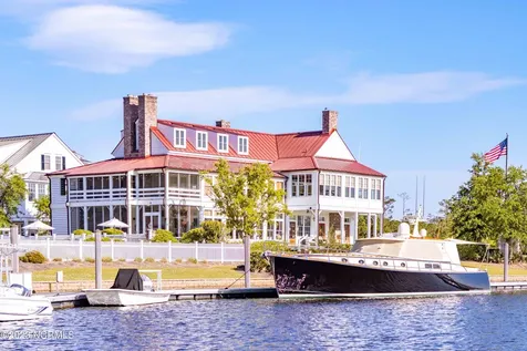 98 Boathouse Road Oriental NC 28571