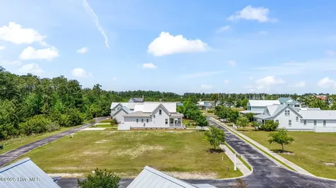 98 Boathouse Road Oriental NC 28571