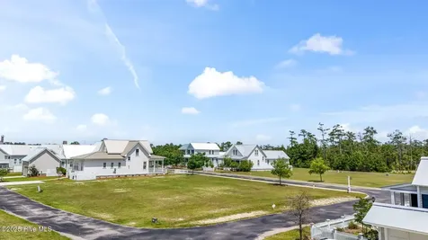 98 Boathouse Road Oriental NC 28571