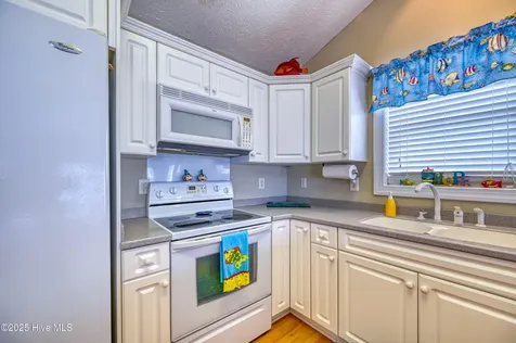 103 Katelyn Drive Surf City NC 28445