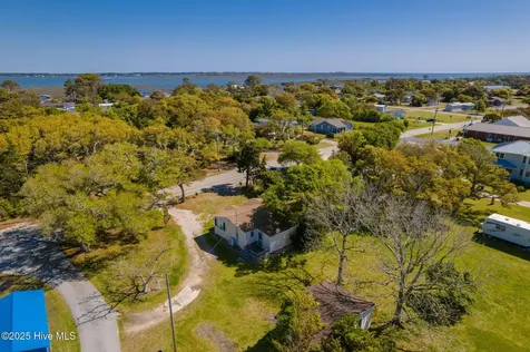 1072 Island Road Harkers Island NC 28531