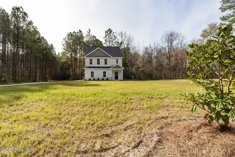 211 Brighttown Road Maysville NC 28555