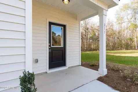 211 Brighttown Road Maysville NC 28555