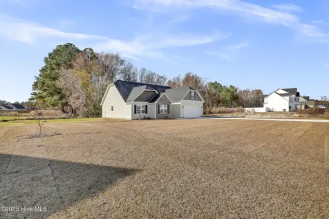 309 Cotton Hill Place Hubert NC 28539