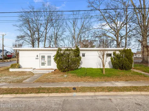 300 S Pearl Street Williamston NC 27892