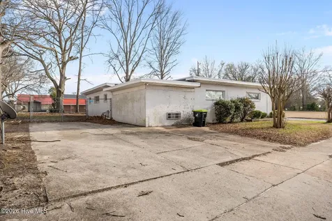 300 S Pearl Street Williamston NC 27892