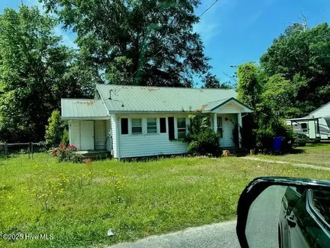 208 Gooden Street Elizabethtown NC 28337