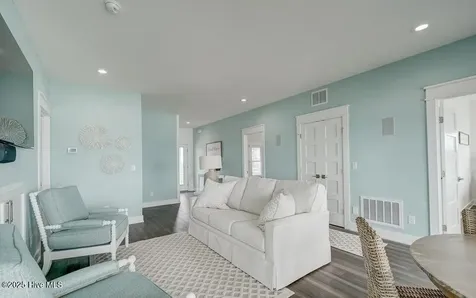 30 Porpoise Place North Topsail Beach NC 28460