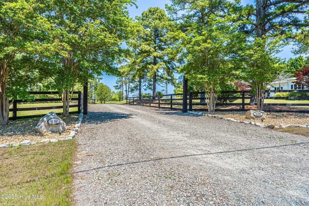 430 Huntland Road Vass NC 28394