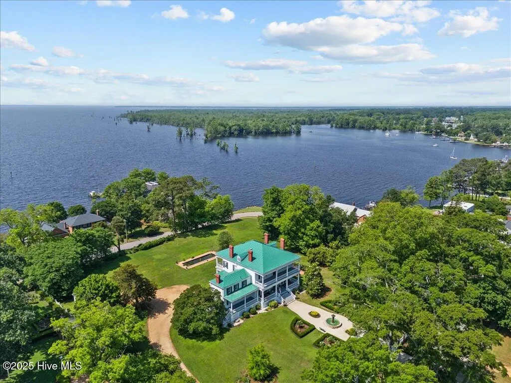 121 W King Street Edenton NC 27932