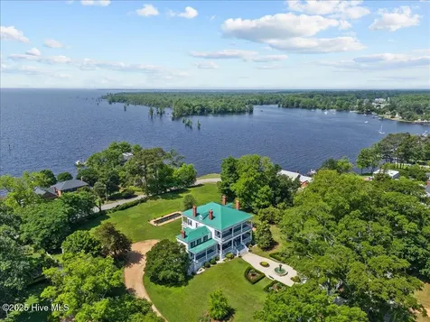 121 W King Street Edenton NC 27932