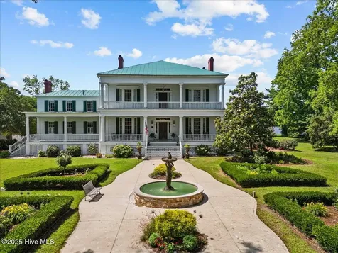 121 W King Street Edenton NC 27932