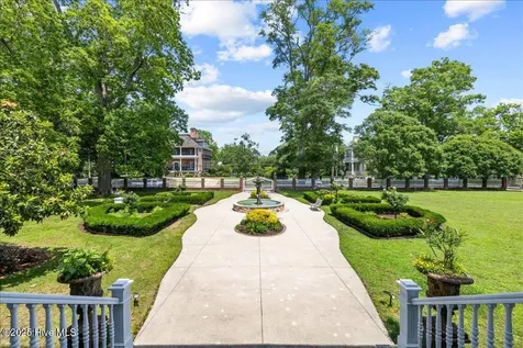 121 W King Street Edenton NC 27932