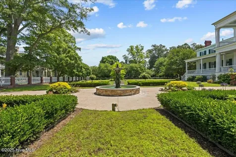 121 W King Street Edenton NC 27932
