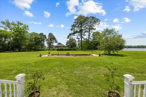 121 W King Street Edenton NC 27932