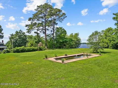 121 W King Street Edenton NC 27932