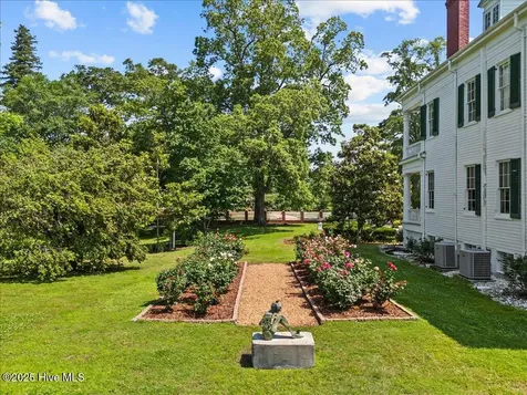 121 W King Street Edenton NC 27932