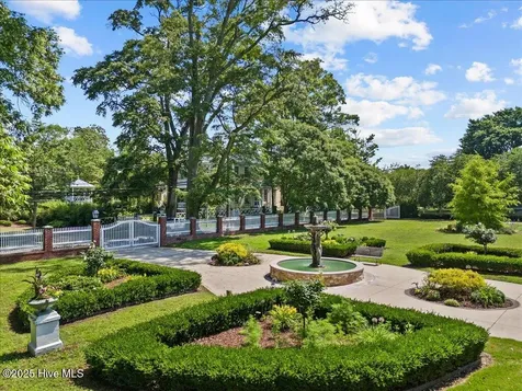 121 W King Street Edenton NC 27932