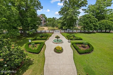 121 W King Street Edenton NC 27932