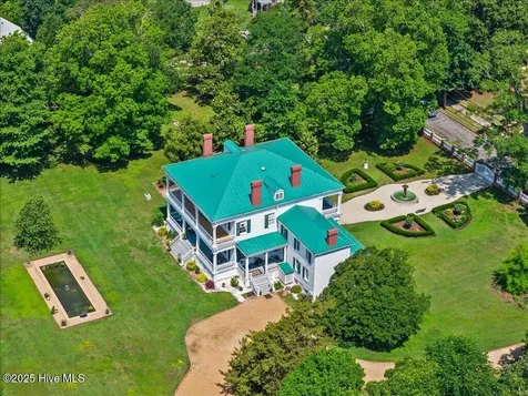 121 W King Street Edenton NC 27932