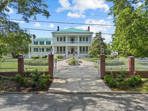 121 W King Street Edenton NC 27932