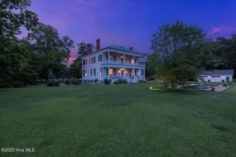 121 W King Street Edenton NC 27932