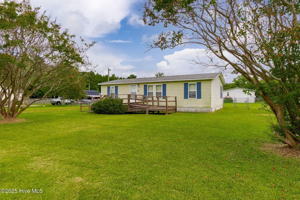 100 Lindsey Court Beaufort NC 28516