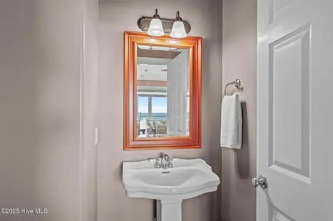 1608 Ocean Drive Emerald Isle NC 28594