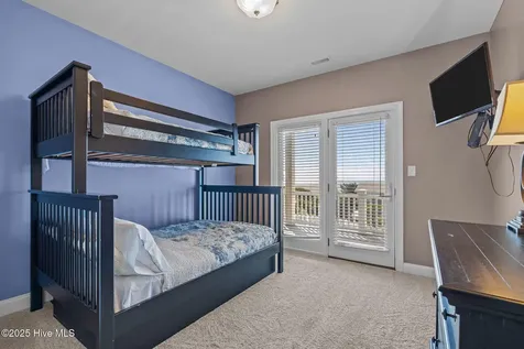 1608 Ocean Drive Emerald Isle NC 28594