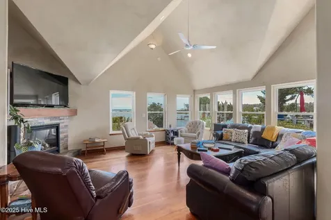 102 Gibbs Circle Beaufort NC 28516