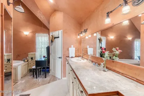 102 Gibbs Circle Beaufort NC 28516