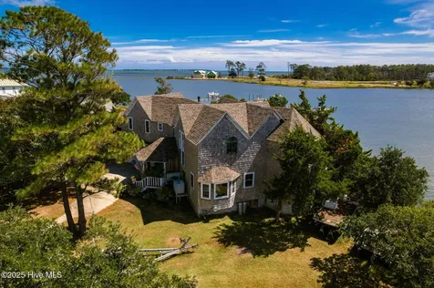 102 Gibbs Circle Beaufort NC 28516