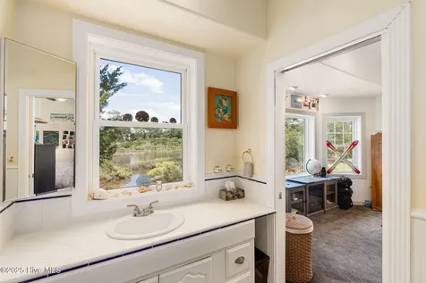 102 Gibbs Circle Beaufort NC 28516