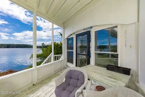102 Gibbs Circle Beaufort NC 28516