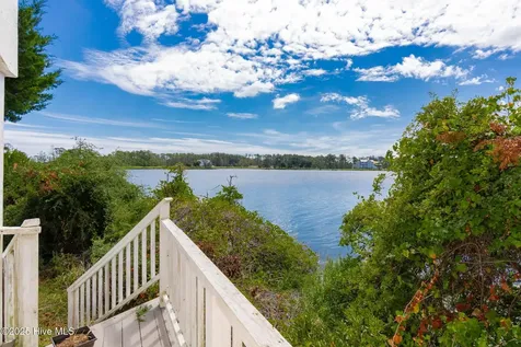 102 Gibbs Circle Beaufort NC 28516