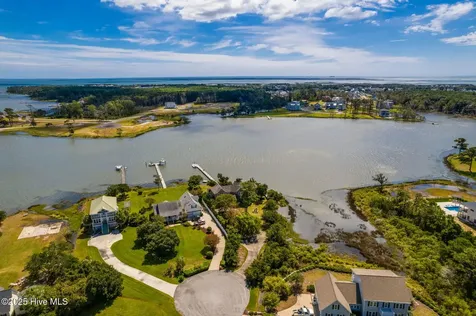 102 Gibbs Circle Beaufort NC 28516