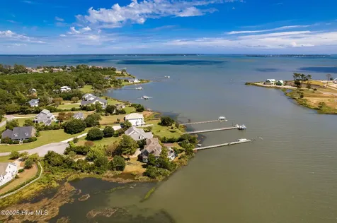 102 Gibbs Circle Beaufort NC 28516